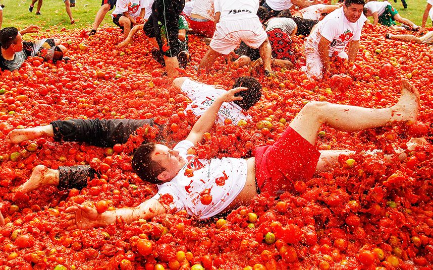 Spain Tomatina battle returns after pandemic hiatus