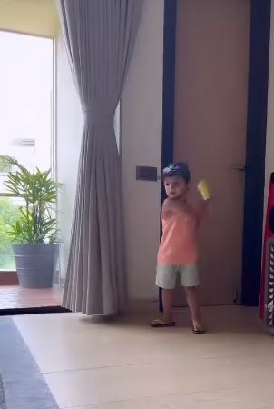 suresh raina plays cricket with his son in home