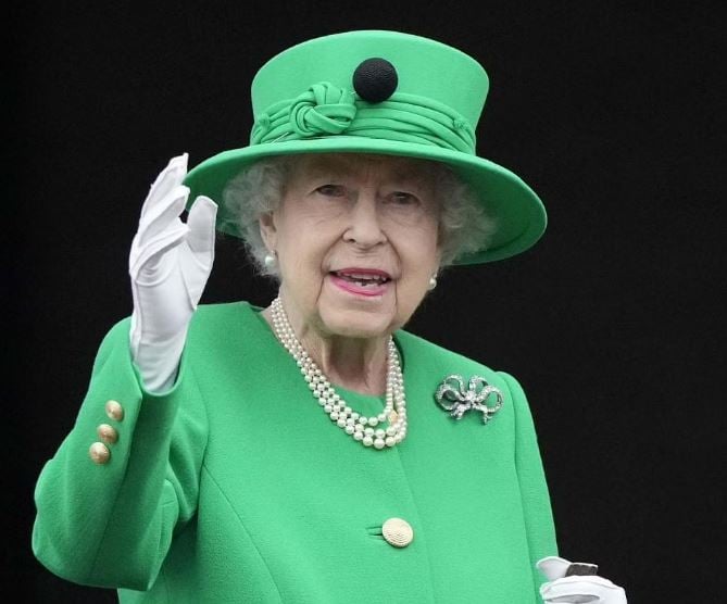 Queen elizabeth which cannot be opened for next 63 years