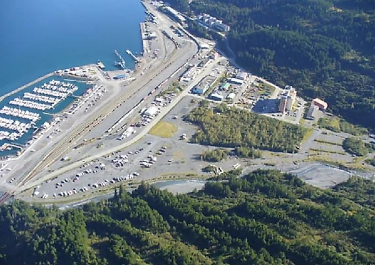 Alaska entire town lives in single building with 300 people