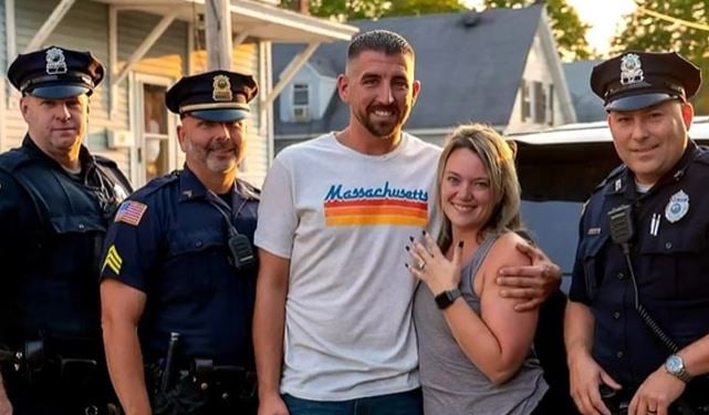 man gets help from police to propose his girlfriend