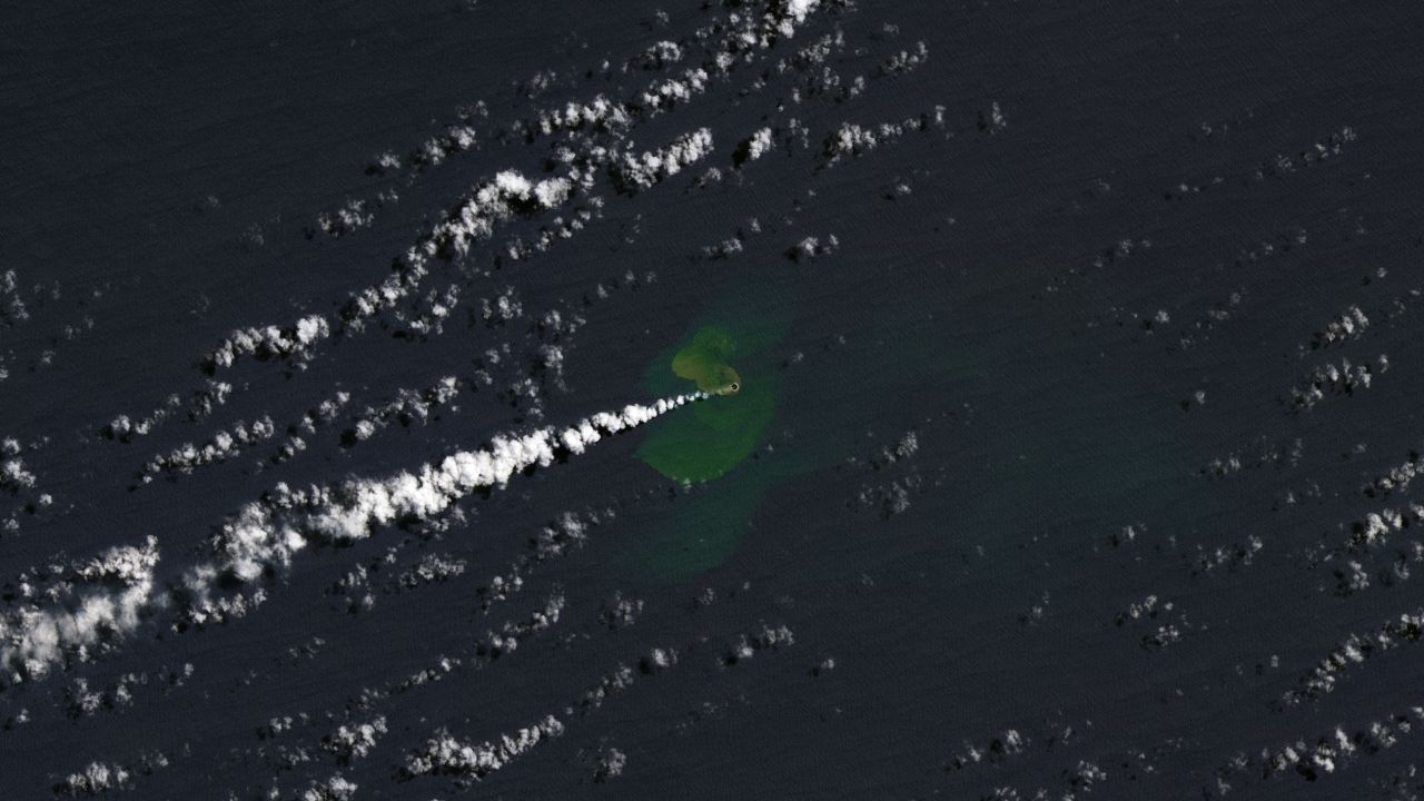 A new island appears in the southwest Pacific Ocean