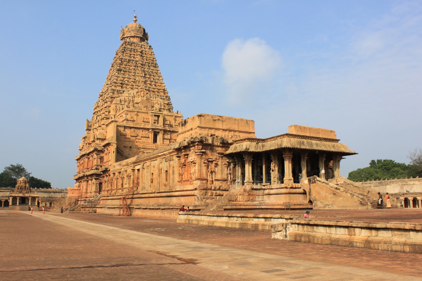 anand mahindra tweet about chola empire and thanjai temple