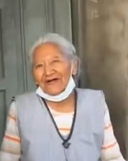 man meets his nanny after 45 years video make netizens emotional