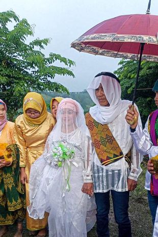 Retired farmer marries teenage bride 60 years younger than him