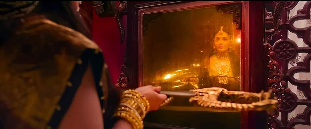 Shalini Ajith Anoushka Watched Ponniyin Selvan Movie in Sathyam Cinemas