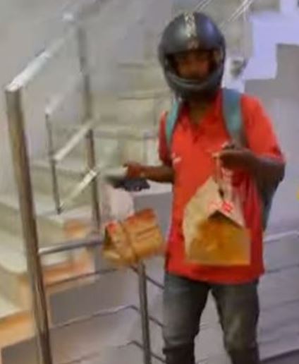 Customer takes aarti for food delivery guy who came late for one hour