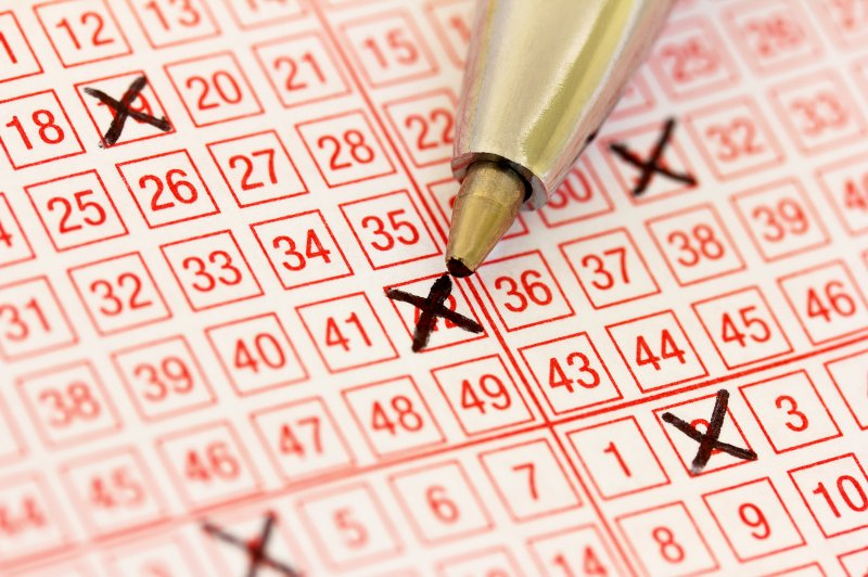 man analysis of winning lottery numbers earns him 50000 USD