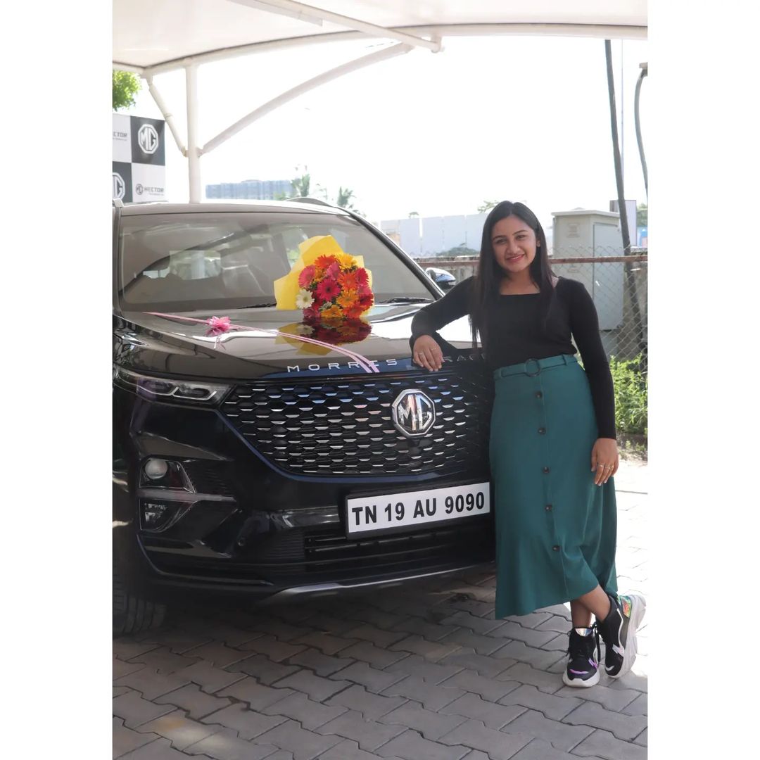 Raveena Daha Mother Gifted MG Hector Plus Car Specifications
