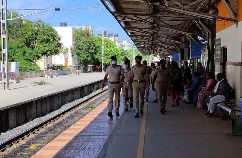 chennai youth push woman in front of train police arrested him