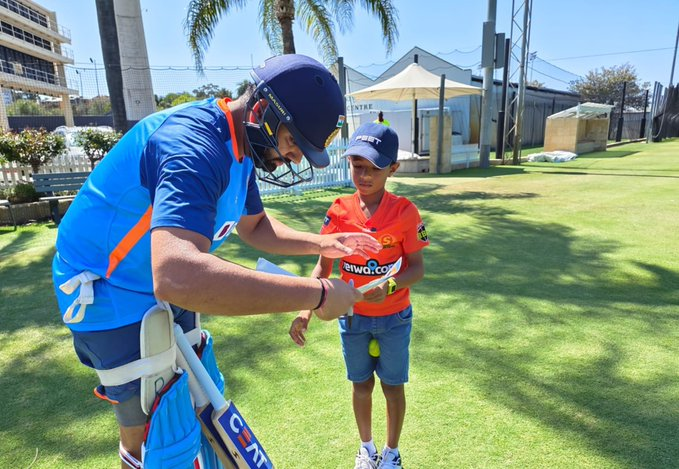 11 year old swing bowler impresses Rohit Sharma Video