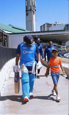 11 year old swing bowler impresses Rohit Sharma Video
