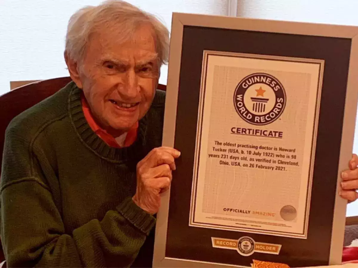 World oldest doctor Howard Tucker aged 100 is still working