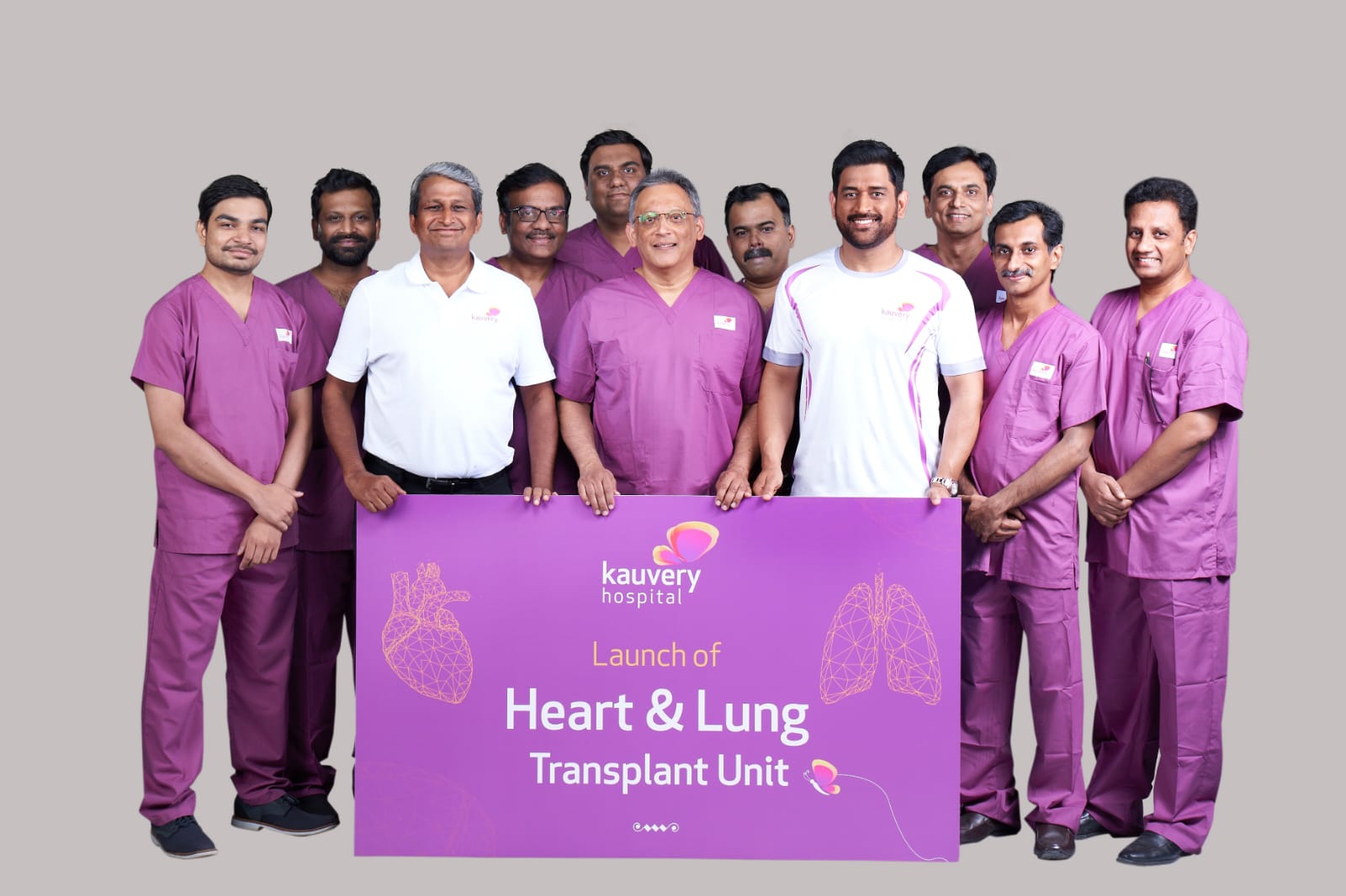 MS Dhoni with Heart and Lung Transplant Team Kauvery Hospital