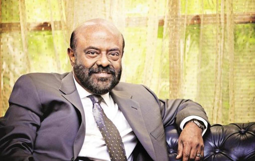 Shiv nadar most generous indian donates 3 crores per day reports