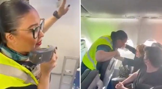 Flight attendant meets her favourite teacher after 32 years in plane