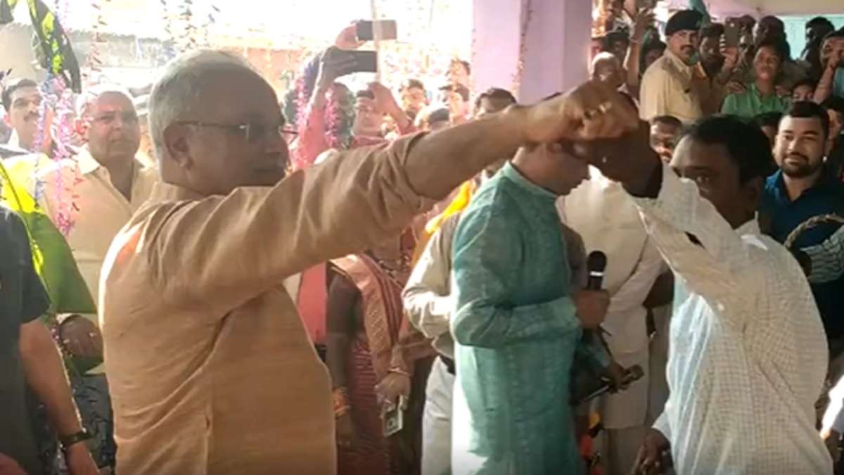 chhattisgarh cm bhupesh baghel gets whipped as a part of ritual
