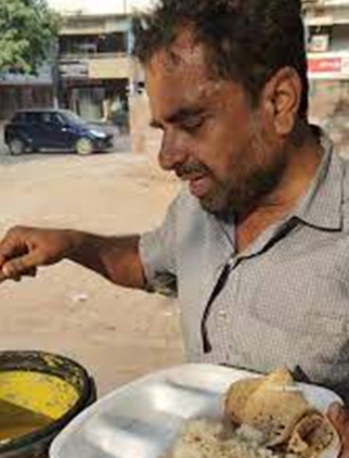 Street Food Vendor Gives Free Food To Cobbler video
