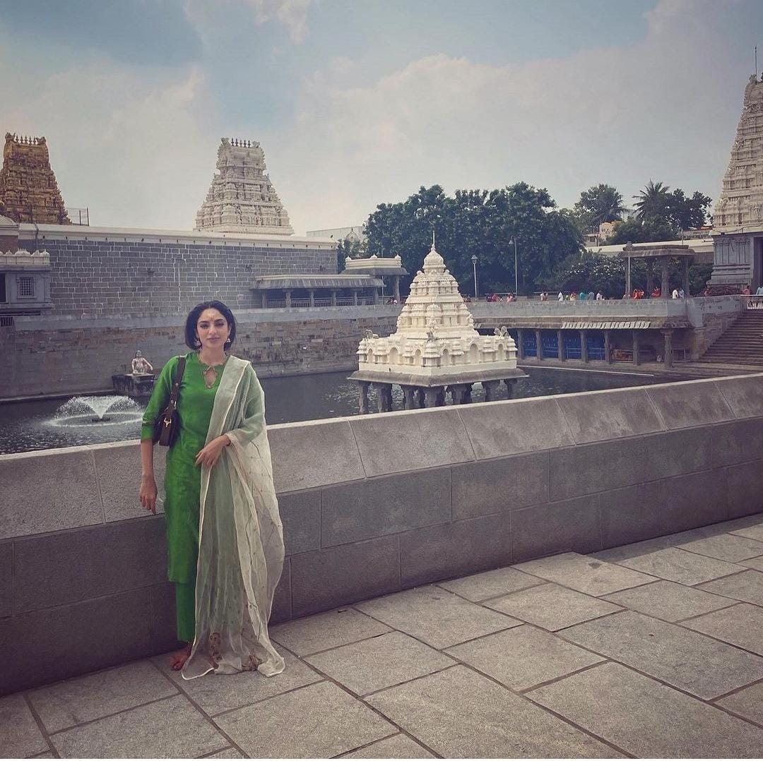 Sobhita Dhulipala visit Kanchipuram Kamatchi Amman Temple