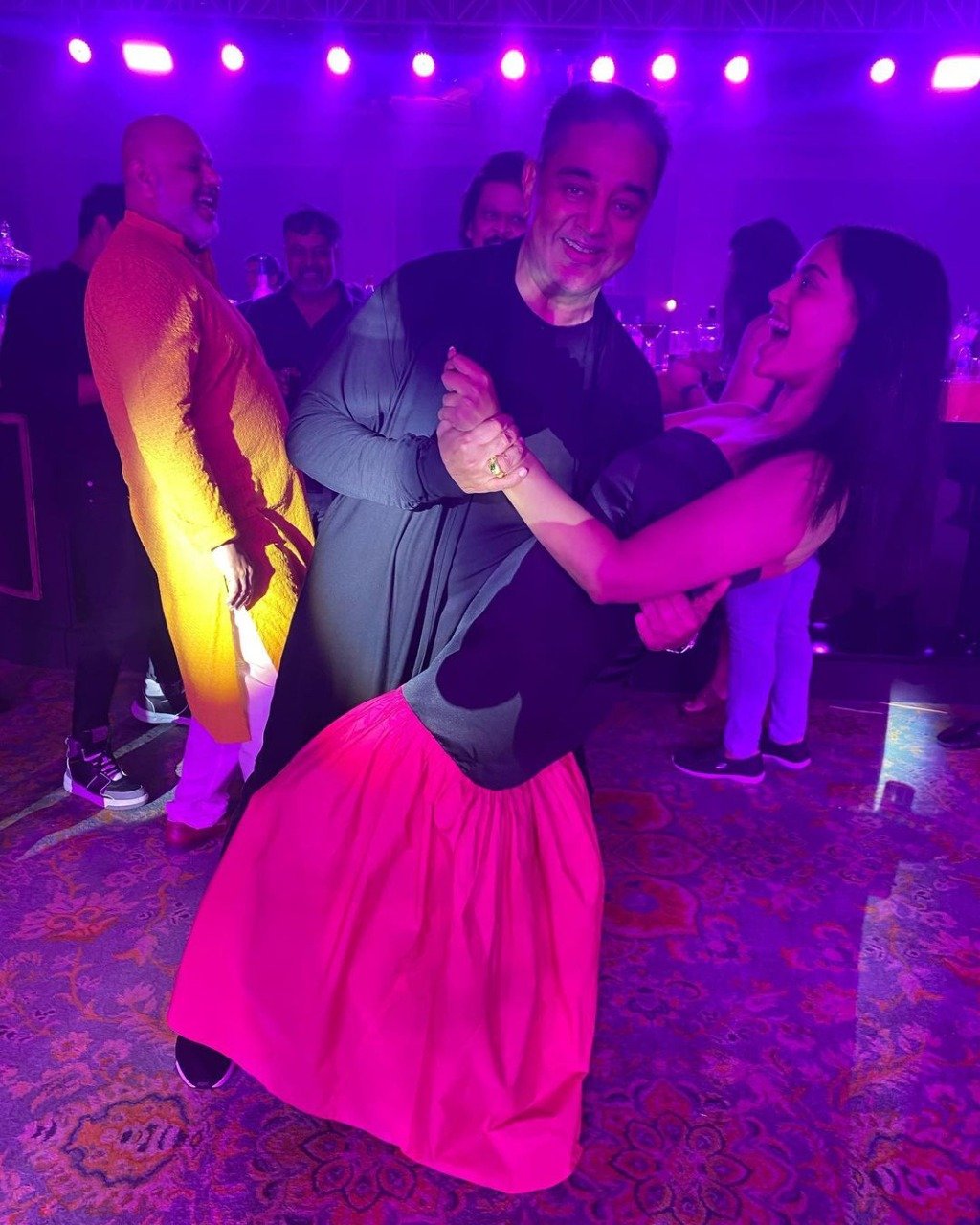 Kamal Haasan Dance with Bindu Madhavi at His Birthday Day Party 
