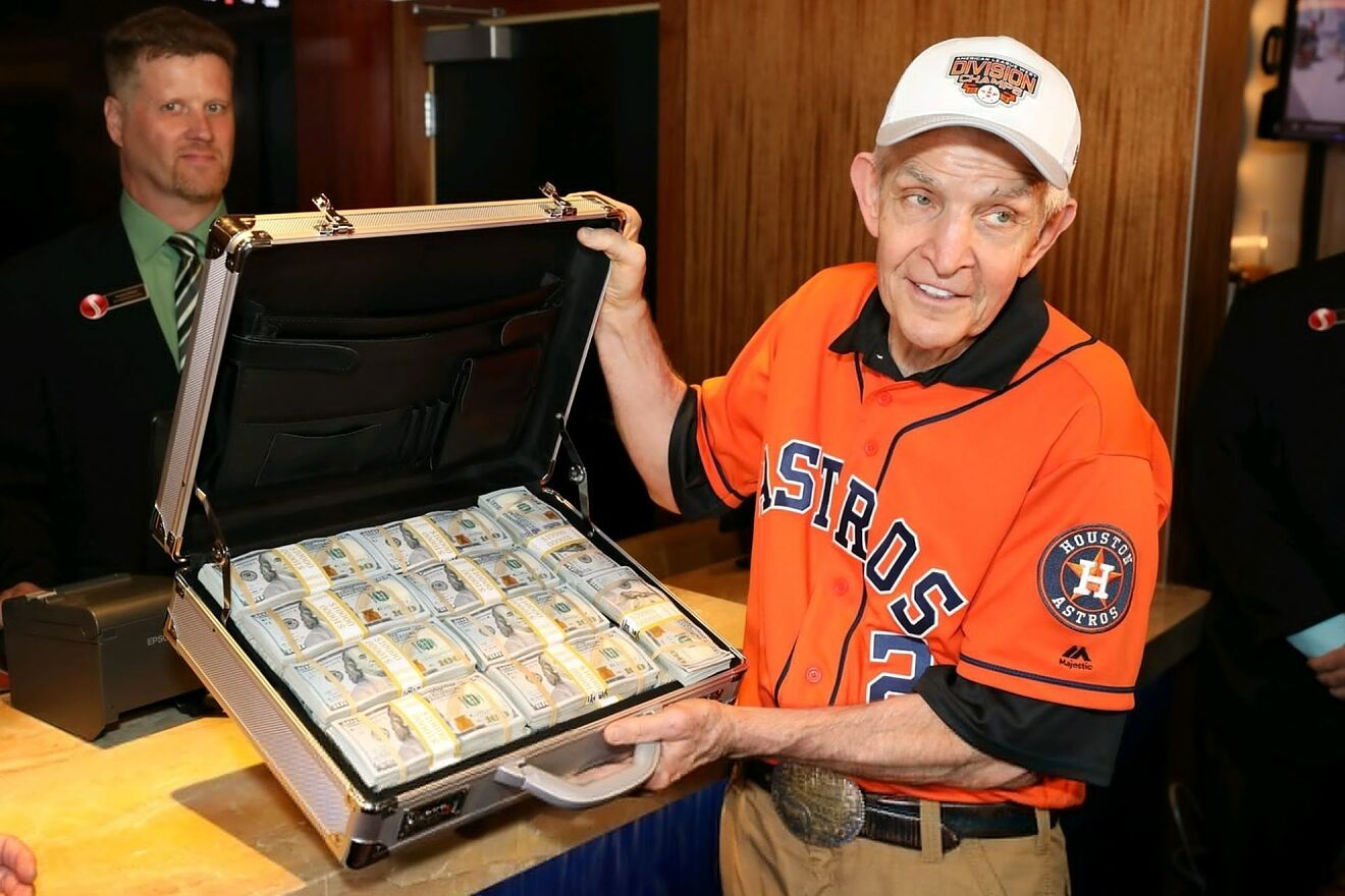Mattress Mack wins 75m USD after betting on Astros to win World Series