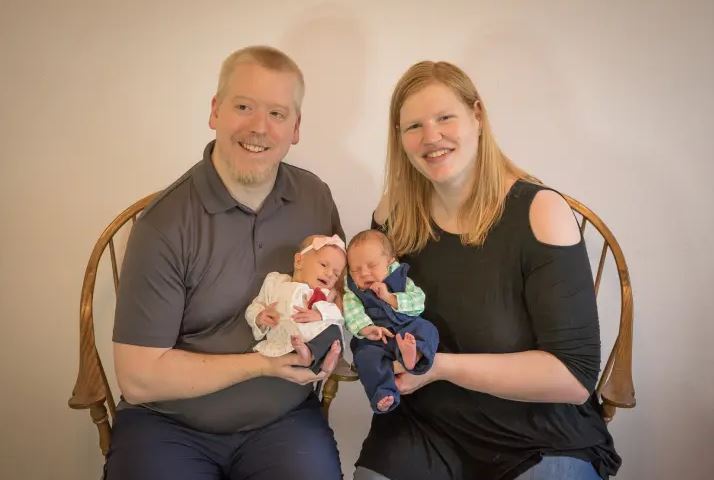 us couple welcomes twins born from embryos frozen 30 years ago