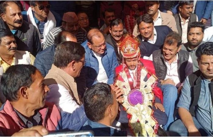 Groom halts wedding procession to join protest in Nainital