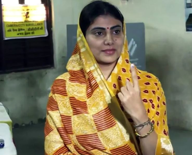 Ravindra jadeja wife rivaba won in gujarat election polls