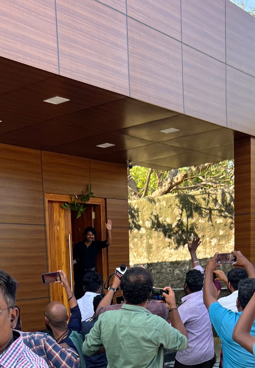 Vijay Meet His Fans at Panaiyur VMI Office