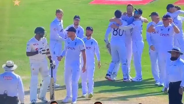 Pakistan tailender refuses to shake hands with Ben Stokes video