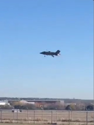 Fighter jet vertical landing in Texas Naval Base Video goes viral