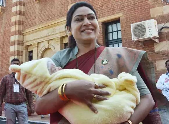 Maharashtra MLA attends assembly with her baby pic gone viral