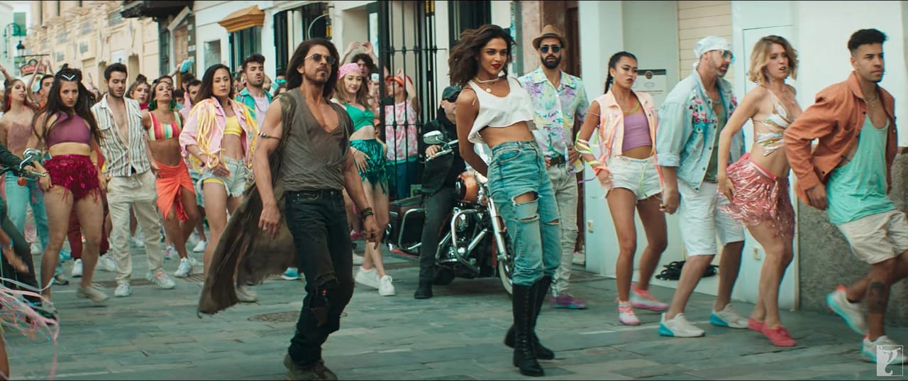 Shah Rukh Khan Deepika Padukone Jhoome Jo Pathaan Video Song 