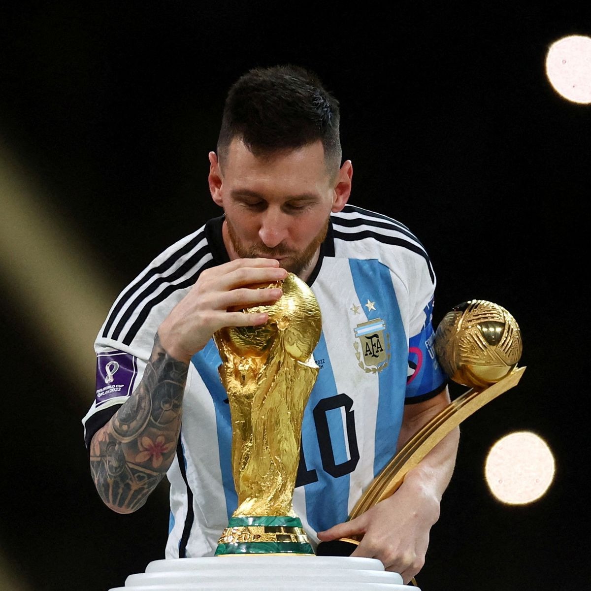 Messi sent Argentina Tshirt to Dhoni daughter ziva Pic goes viral