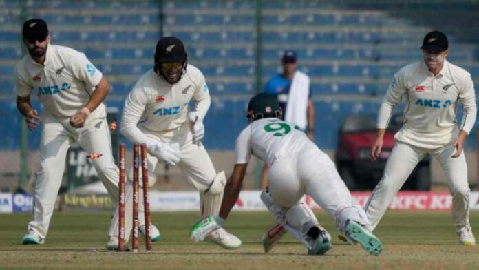 First 2 wickets fall by stumping in Pakistan vs New zealand test 