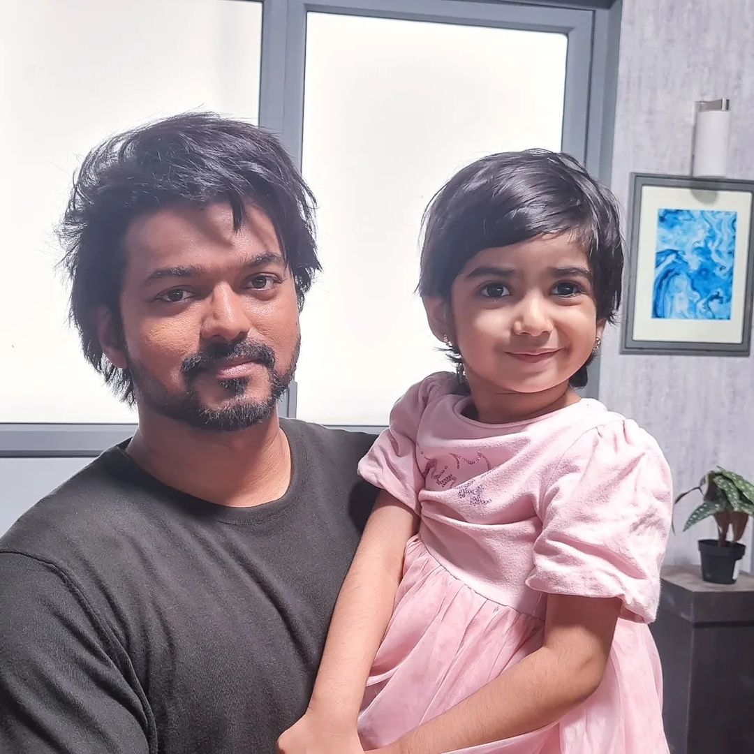 Vijay photo with Ganesh Venkatraman Daughter and Wife