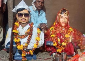 Gujarat couple statues marriage after they passed away