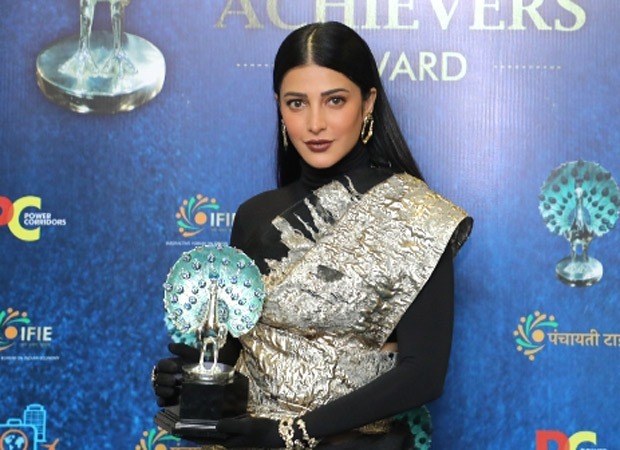Shruti Hassan Recieves power corridors indian achievers awards in delhi