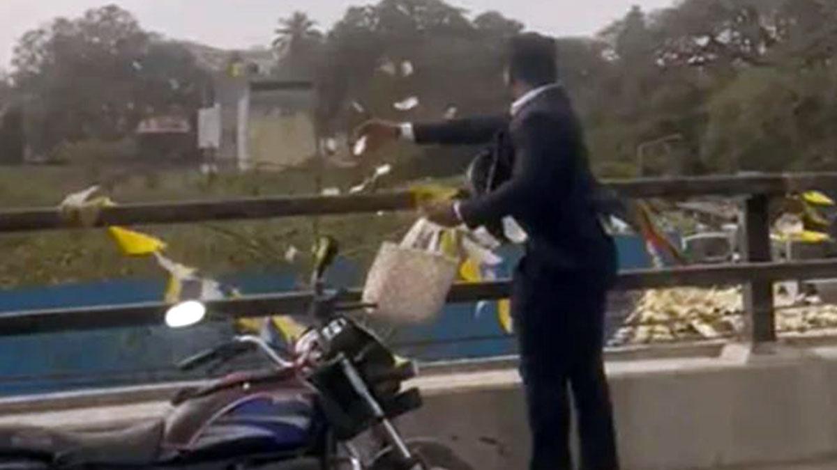 Bengaluru man throws currency note in busy roads viral video