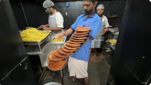 Anand Mahindra impressed with this waiter productivity skills
