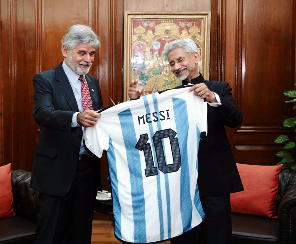 PM Modi and EAM Jaishankar Receive Messi Tshirt as Gift