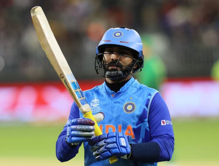Dinesh karthik reply to fan on twitter about world cup innings