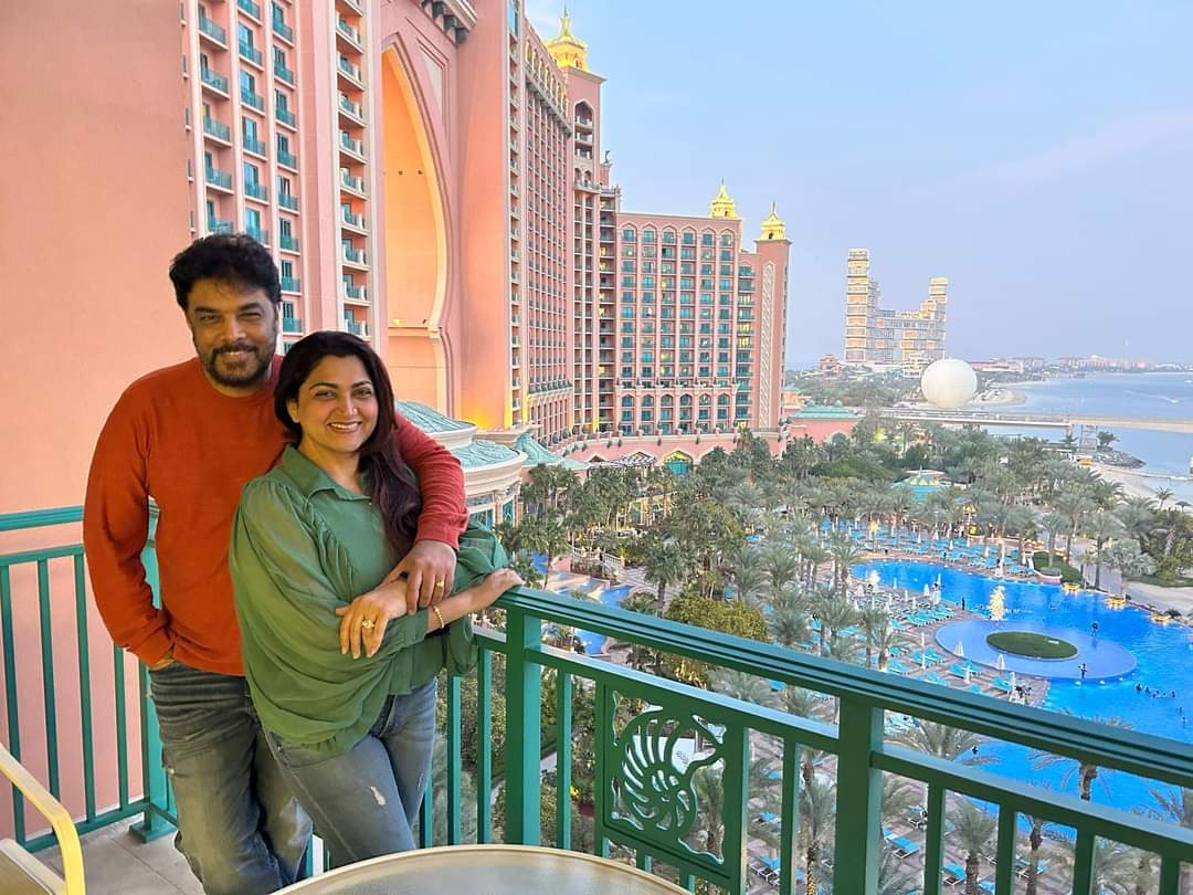 Sundar C Kushbu Dubai Vacation Photos with family