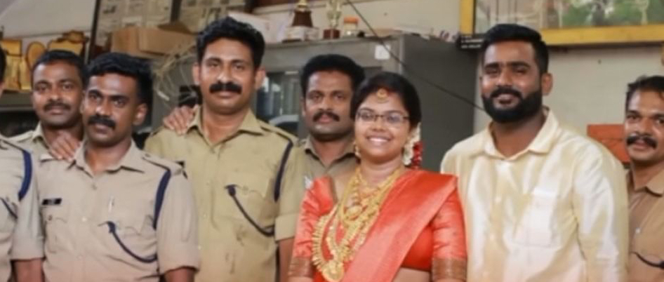 Kerala Bride and Groom went to fire station for ring issue
