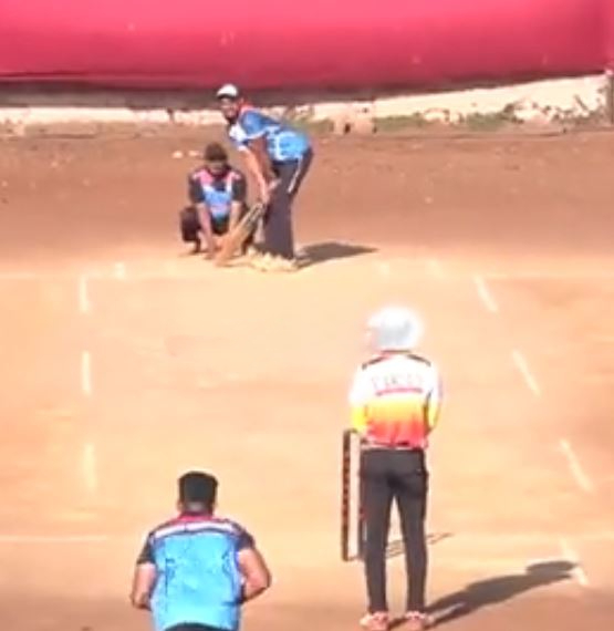 Sachin Tendulkar epic reaction to bicycle kick by fielder