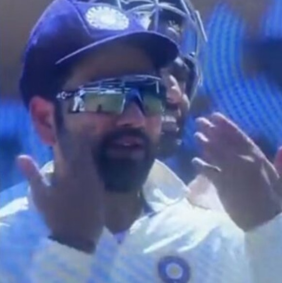 Rohit sharma epic signal to camera man while review 