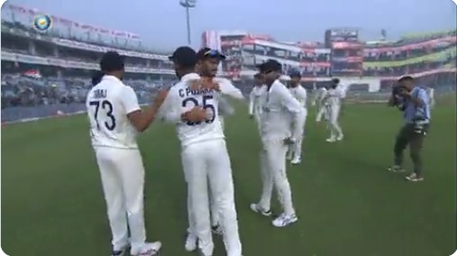 Indian Cricket Team Gesture to Pujara on his 100th Test Match