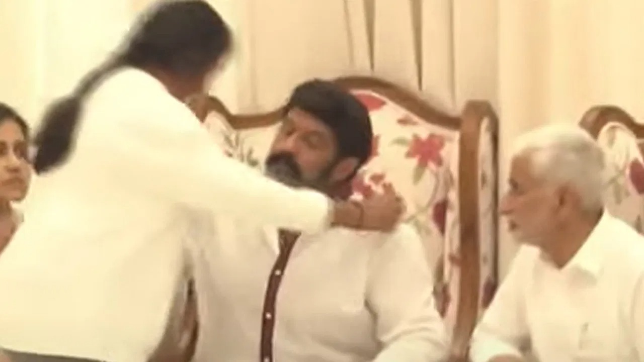 Telugu Actor Taraka Ratna Funeral Bala Krishna Emotional