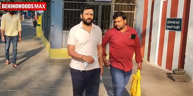 Actor Santhanam Visit Palani Murugan Temple Viral Video