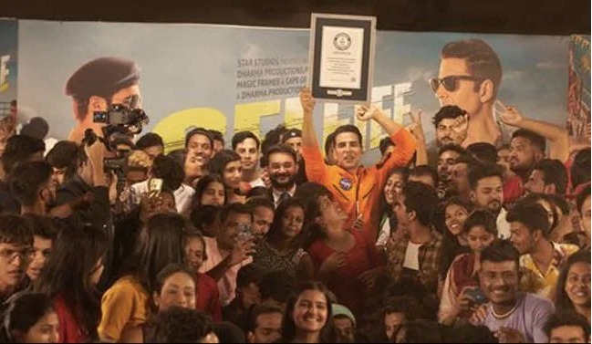 Akshay Kumar breaks Guinness World Record for most selfies taken 